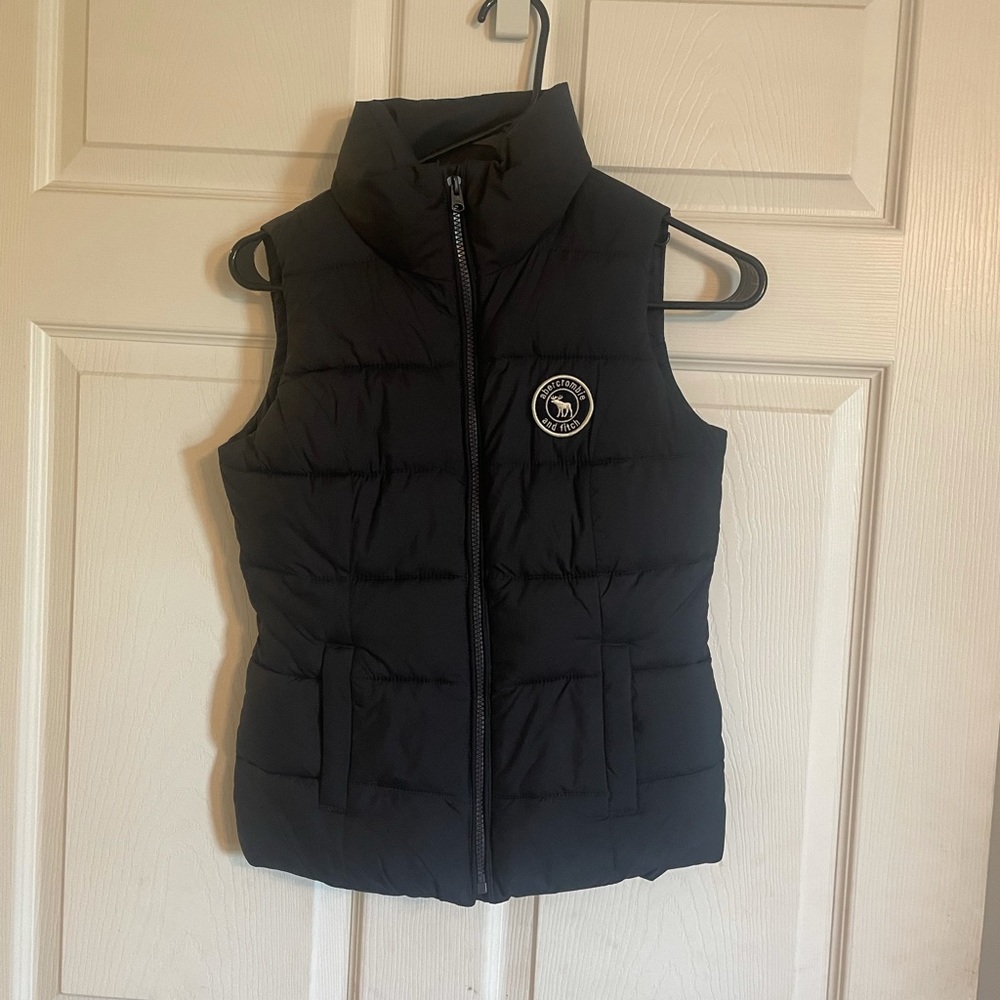 Abercrombie kids navy puffer vest with pink interior